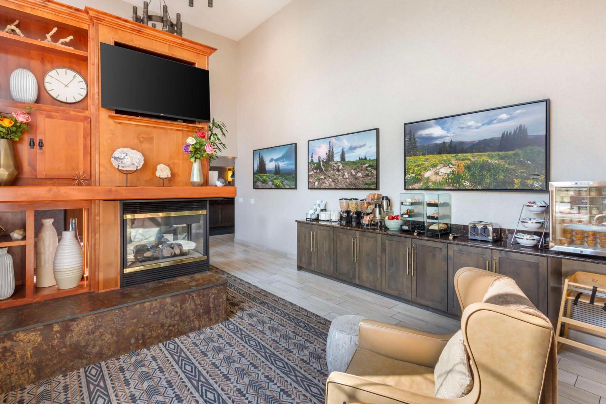 Best Western Holiday Hills Coalville Ngoại thất bức ảnh